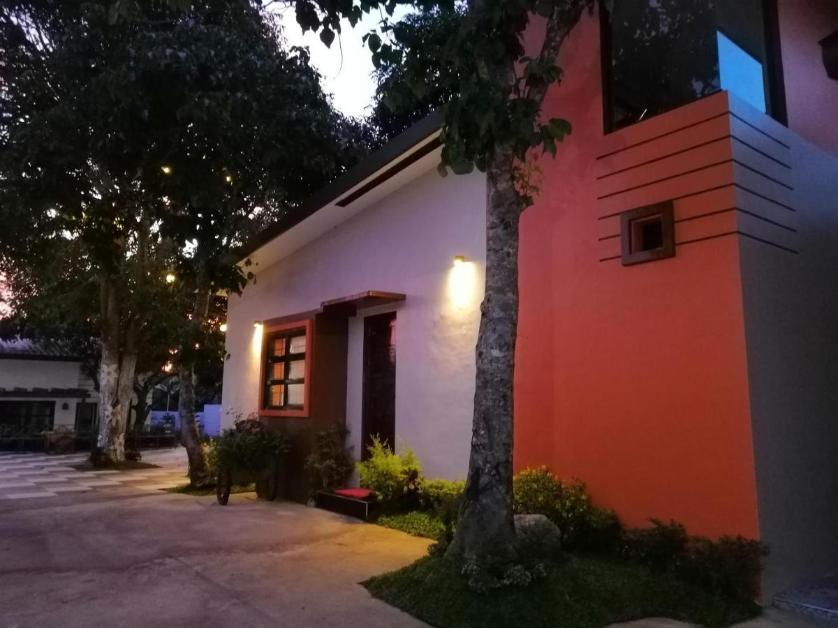 טגאיטאי Blue Residence Tagaytay מראה חיצוני תמונה