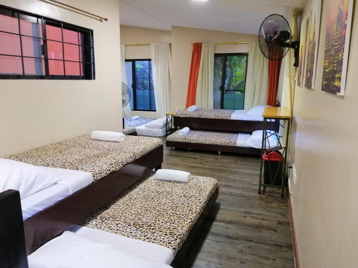 טגאיטאי Blue Residence Tagaytay מראה חיצוני תמונה